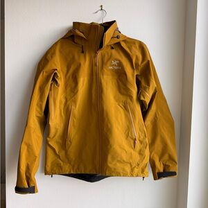 Arc'teryx Beta AR Jacket Wander women’s size M with GORE-TEX PRO shell